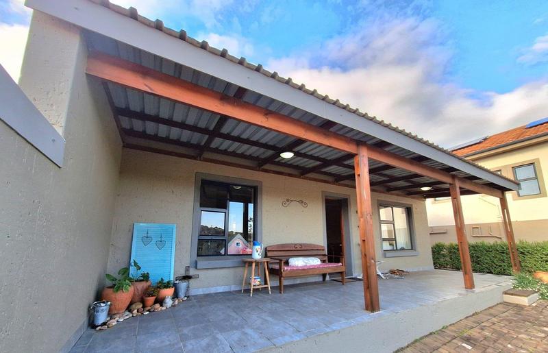 2 Bedroom Property for Sale in Bergsig Western Cape